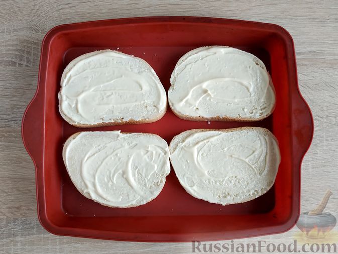 Фото приготовления рецепта: Горячие бутерброды с кабачком, сосисками и сыром - шаг №8