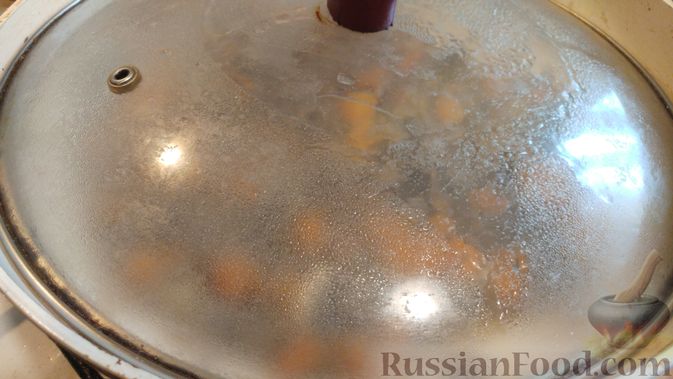 Фото приготовления рецепта: Куриное филе, запечённое с грибами, под слоёным тестом (в горшочках) - шаг №12