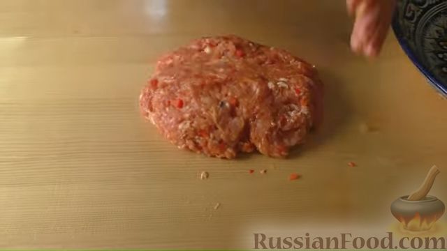 Фото приготовления рецепта: Люля-кебаб со сладким перцем (в духовке) - шаг №2