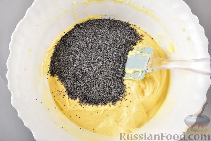 Фото приготовления рецепта: Сдобный бездрожжевой пирог с маком - шаг №9