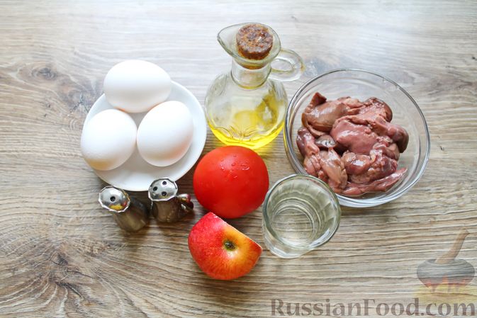 Фото приготовления рецепта: Запеканка из куриной печени, с помидором и яблоком - шаг №1