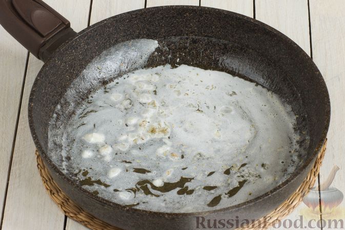 Фото приготовления рецепта: Картофельная запеканка с оливками, розмарином и чесноком - шаг №2
