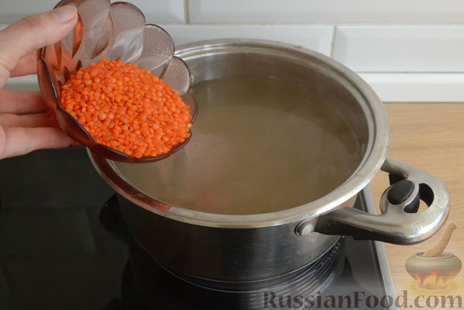 Фото приготовления рецепта: Чечевичный суп с говядиной и овощами - шаг №7