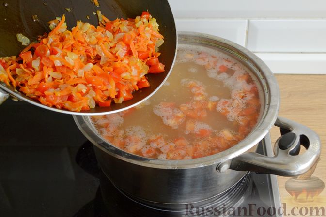 Фото приготовления рецепта: Чечевичный суп с говядиной и овощами - шаг №14