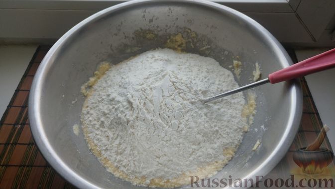 Фото приготовления рецепта: Пирог из песочных коржей, с лимонной начинкой - шаг №7