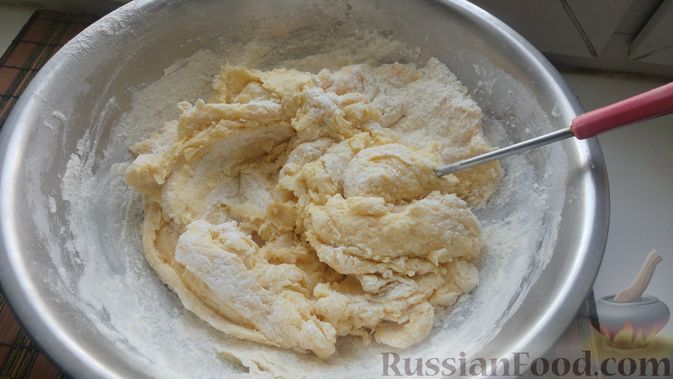 Фото приготовления рецепта: Пирог из песочных коржей, с лимонной начинкой - шаг №8