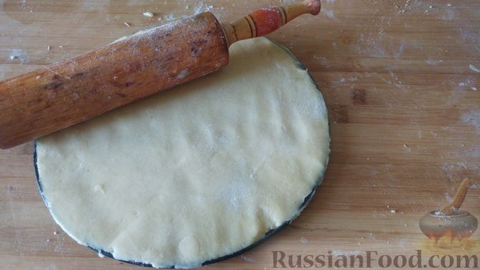 Фото приготовления рецепта: Пирог из песочных коржей, с лимонной начинкой - шаг №11