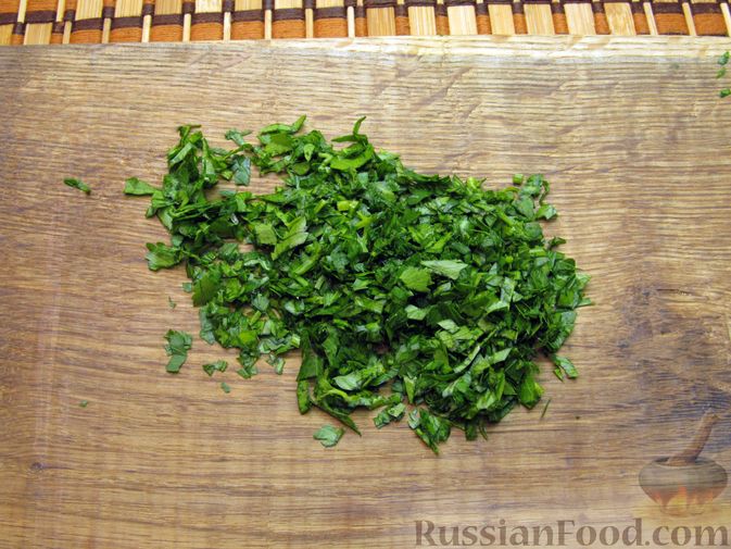 Фото приготовления рецепта: Рыбные котлеты с морковью и зеленью, запечённые в духовке - шаг №5