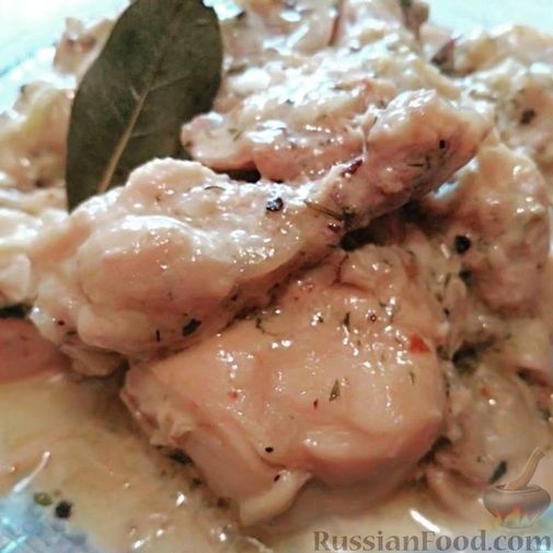 Фото к рецепту: Курица в сметанном соусе