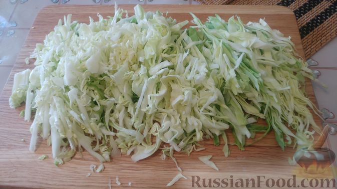 Фото приготовления рецепта: Овощной салат с икрой минтая - шаг №2