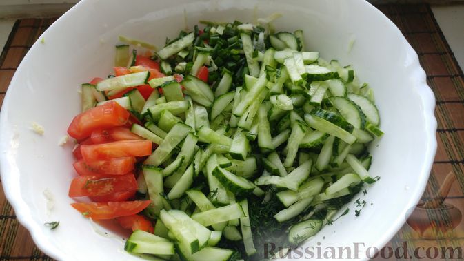 Фото приготовления рецепта: Овощной салат с икрой минтая - шаг №7
