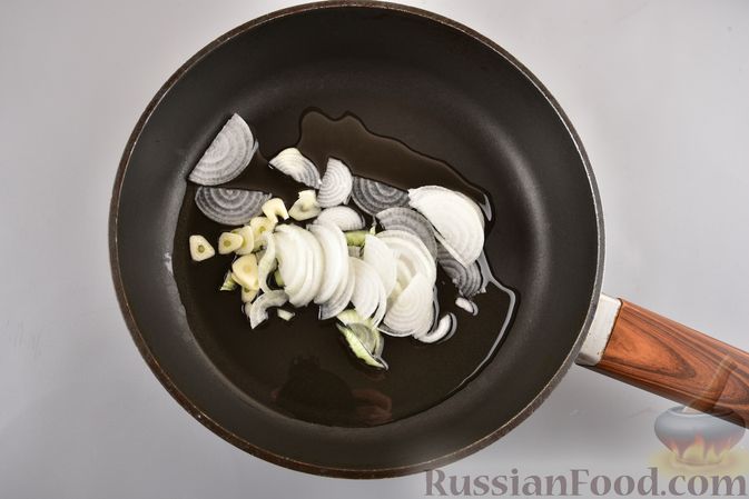 Фото приготовления рецепта: Фунчоза с кабачком и курицей в соевом соусе - шаг №5