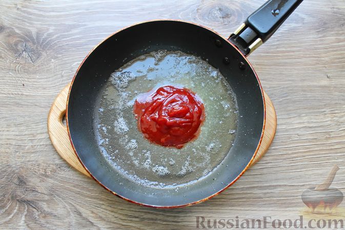 Фото приготовления рецепта: Мясные рулетики с чесночно-томатной начинкой (в духовке) - шаг №3