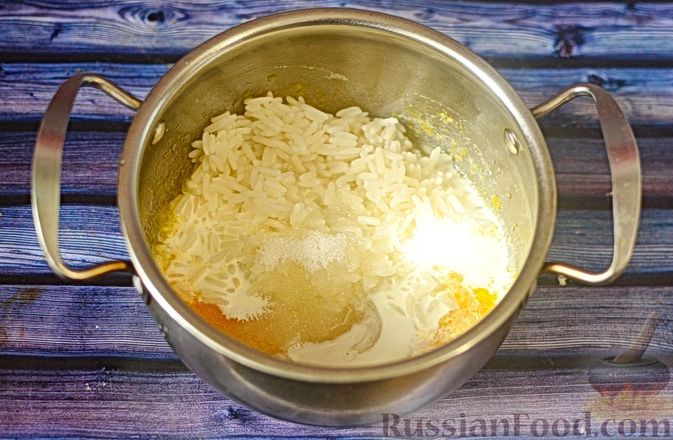 Фото приготовления рецепта: Рисовая каша с тыквой и карамелизированными персиками - шаг №8