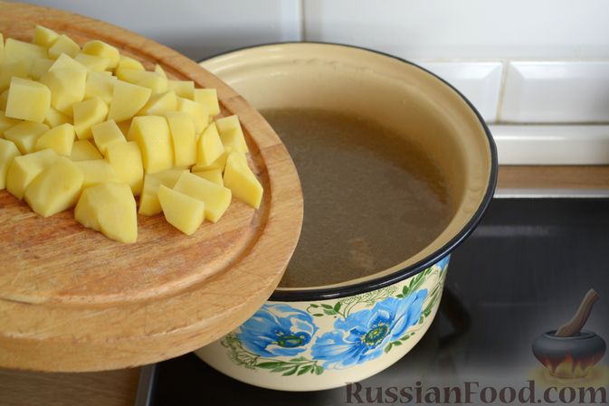 Фото приготовления рецепта: Суп с галушками, говядиной и картофелем - шаг №8