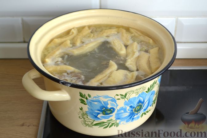Фото приготовления рецепта: Суп с галушками, говядиной и картофелем - шаг №12