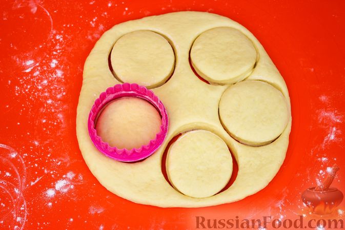 Фото приготовления рецепта: Воздушные пончики с начинкой - шаг №12