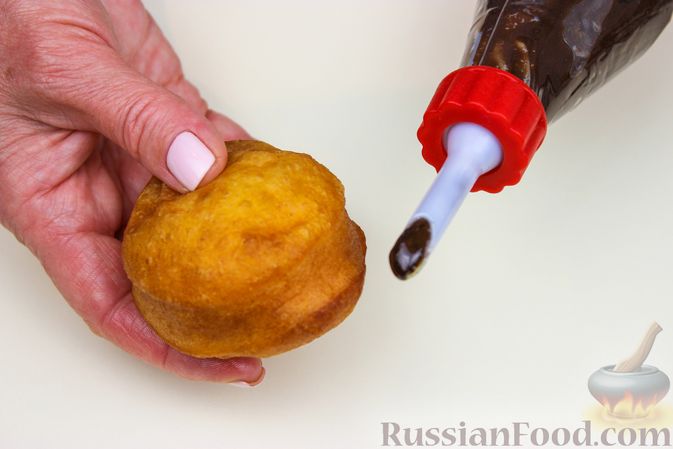 Фото приготовления рецепта: Воздушные пончики с начинкой - шаг №17