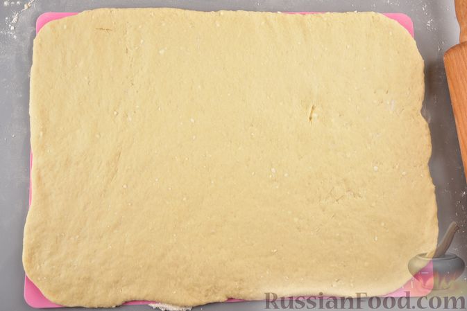 Фото приготовления рецепта: Пирог «Венок» из творожного дрожжевого теста, с корицей - шаг №8