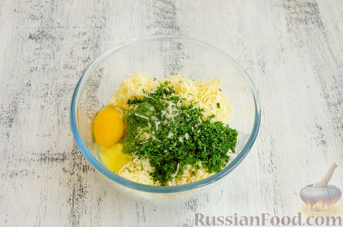 Фото приготовления рецепта: Булочки с творогом, сыром и зеленью - шаг №6