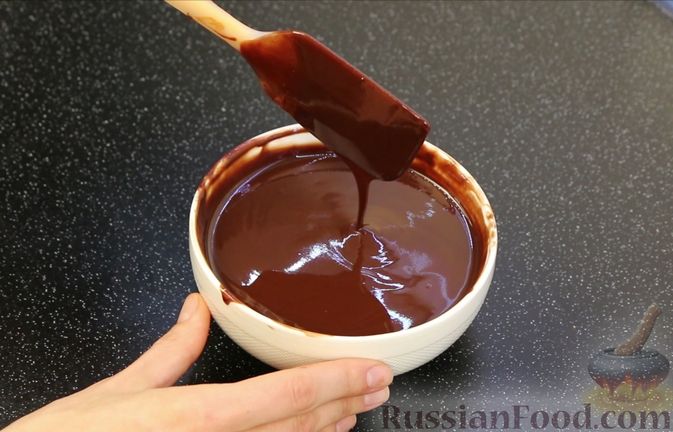 Фото приготовления рецепта: Шоколадный брауни со сливочно-карамельным кремом - шаг №6