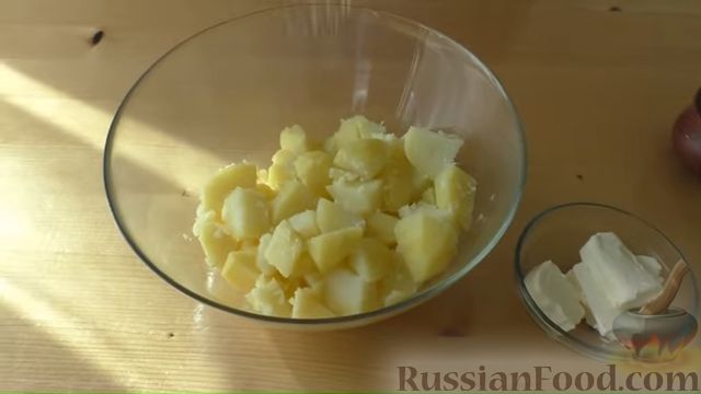 Фото приготовления рецепта: Картофельные лепёшки с грецкими орехами и беконом - шаг №1