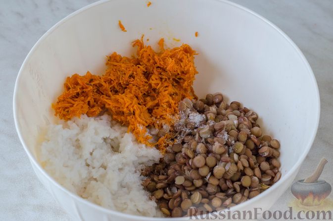 Фото приготовления рецепта: Голубцы с рисом и чечевицей, запечённые в томатном соусе - шаг №8