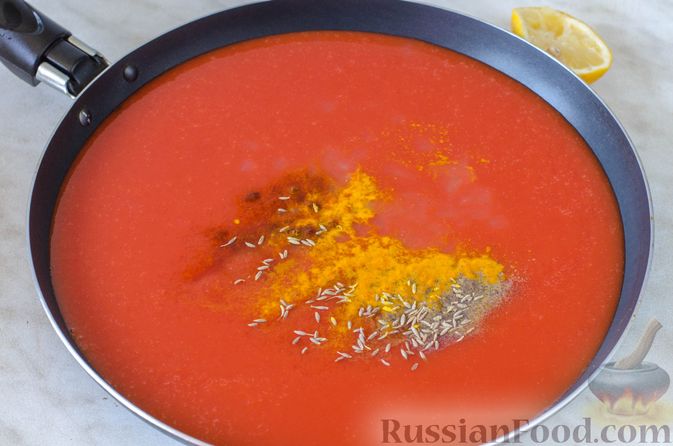 Фото приготовления рецепта: Голубцы с рисом и чечевицей, запечённые в томатном соусе - шаг №11