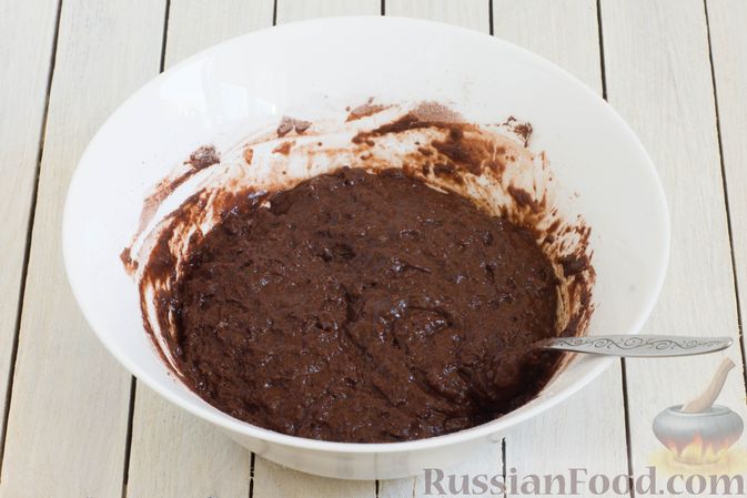 Фото приготовления рецепта: Шоколадные кексы на растительном масле, без яиц - шаг №4