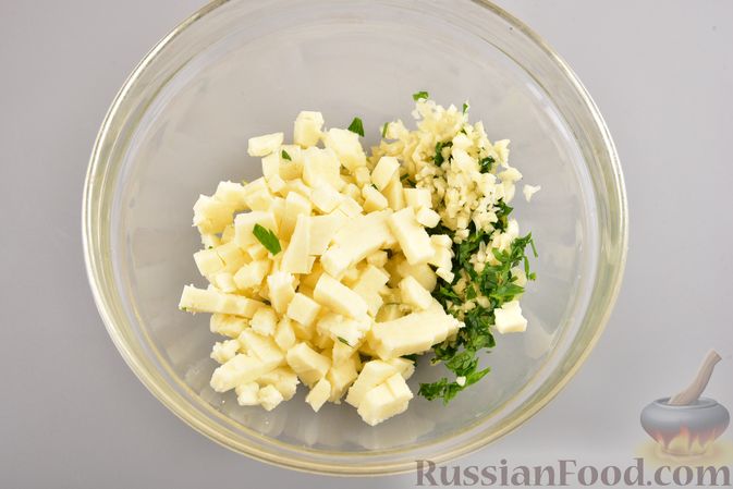 Фото приготовления рецепта: Куриные зразы с адыгейским сыром  и зеленью - шаг №8