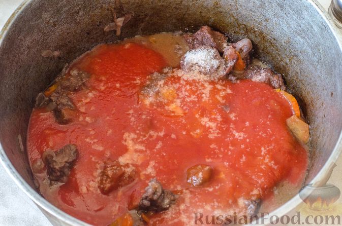 Фото приготовления рецепта: Рагу из говядины в томатном соусе, с картофельными ньокками - шаг №19