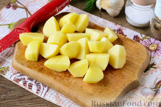 Фото приготовления рецепта: Рагу с кабачком, картошкой, капустой и сосисками - шаг №4