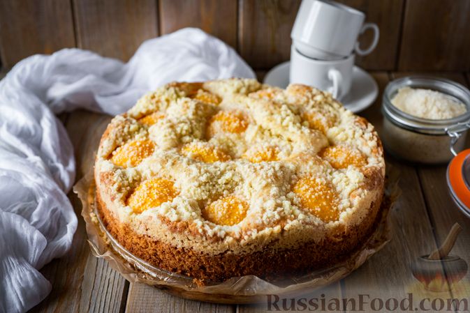 Фото к рецепту: Пирог с персиками и штрейзелем