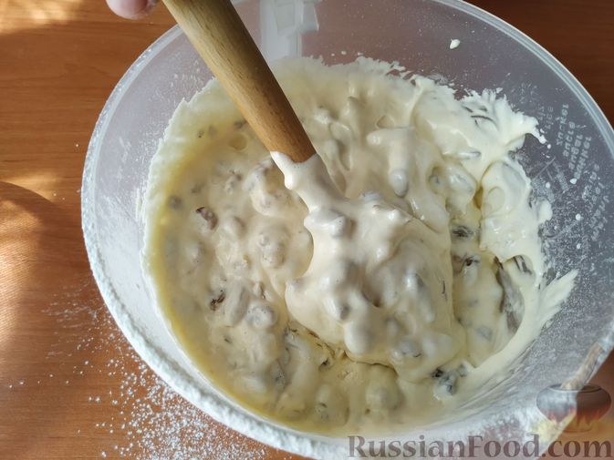 Фото приготовления рецепта: Мягкое печенье "Мазурка" с орехами и изюмом - шаг №6