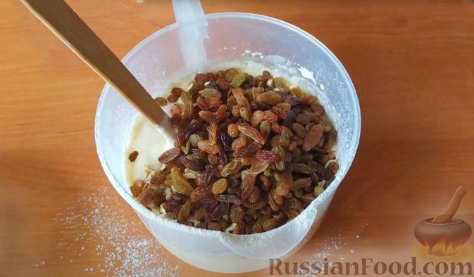 Фото приготовления рецепта: Мягкое печенье "Мазурка" с орехами и изюмом - шаг №5