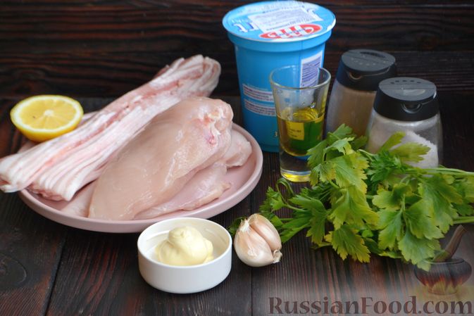 Фото приготовления рецепта: Шашлычки из куриного филе в йогуртовом маринаде, с беконом - шаг №1