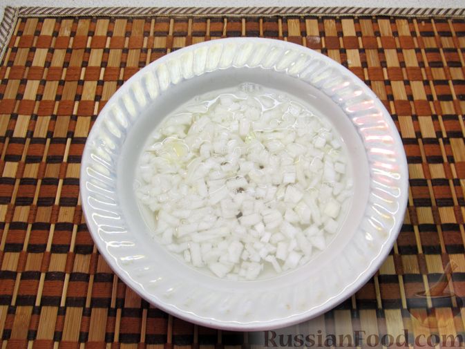 Фото приготовления рецепта: Салат с креветками, рисом и кукурузой - шаг №7