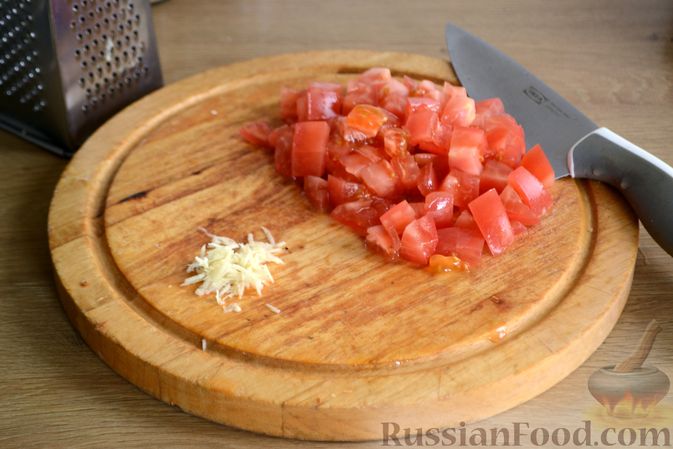 Фото приготовления рецепта: Суп с овощами и копчёной колбасой - шаг №5