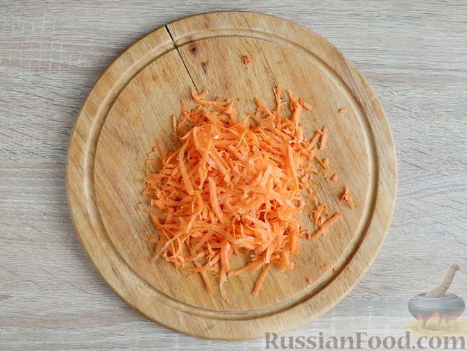 Фото приготовления рецепта: Несладкая ленивая овсянка с морковью и зеленью - шаг №4