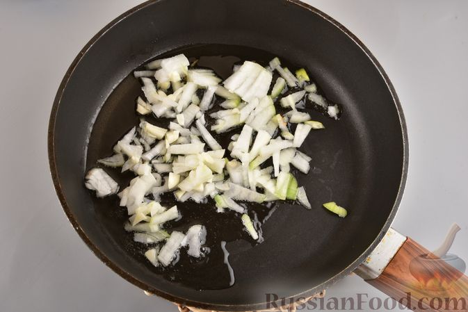 Фото приготовления рецепта: Мясные тефтели с рисом, запечённые в томатном соусе - шаг №9
