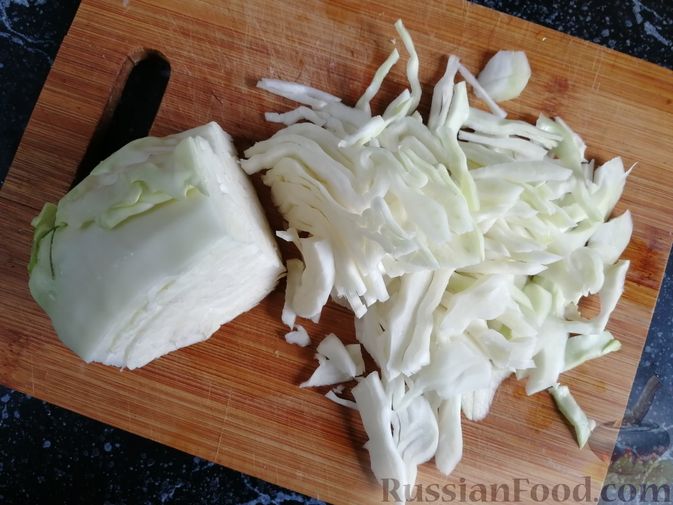 Фото приготовления рецепта: Жареная капуста с фаршем и имбирём,  в пикантном соусе - шаг №2