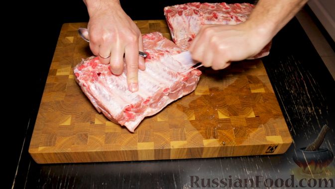 Фото приготовления рецепта: Шашлык из свиной корейки на кости, по-армянски - шаг №2