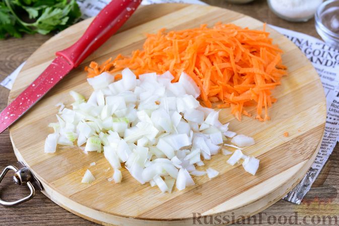 Фото приготовления рецепта: Котлеты из хека с морковью - шаг №6