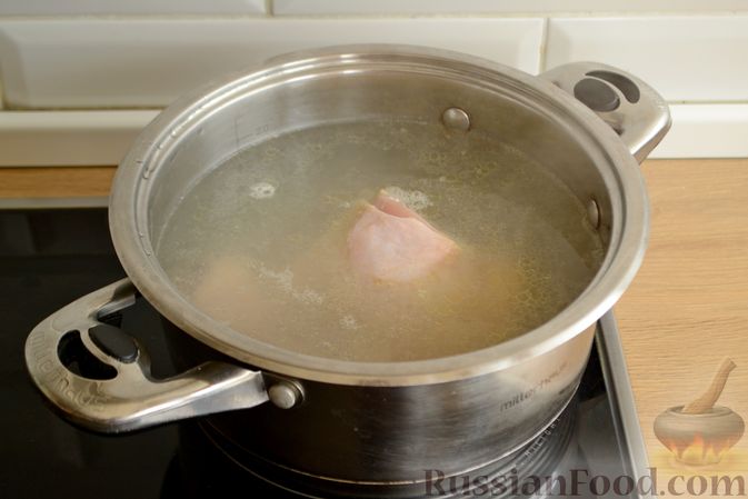 Фото приготовления рецепта: Пряный суп с куриным филе и консервированной фасолью - шаг №2
