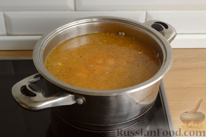 Фото приготовления рецепта: Пряный суп с куриным филе и консервированной фасолью - шаг №12
