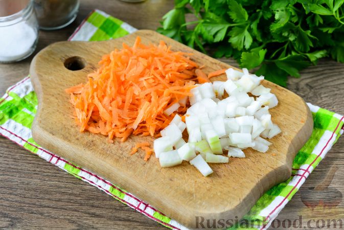 Фото приготовления рецепта: Котлетки из свеклы и моркови - шаг №4