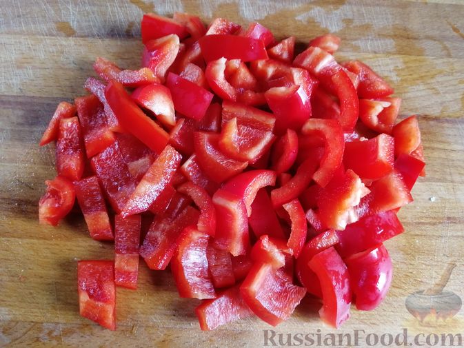 Фото приготовления рецепта: Кабачки, тушенные с болгарским перцем и помидором, в микроволновке - шаг №4