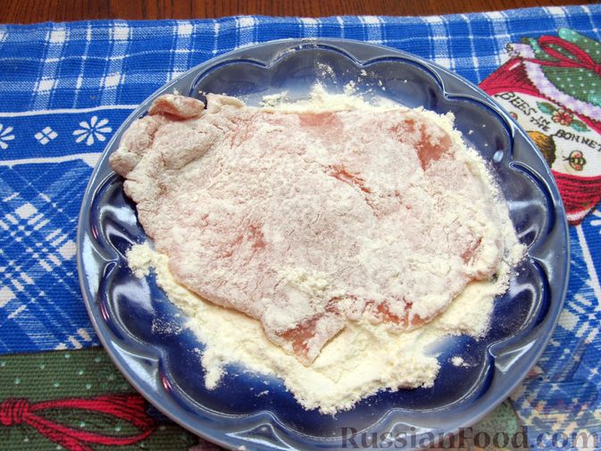 Фото приготовления рецепта: Отбивные из свинины в томатно-сырном кляре - шаг №13