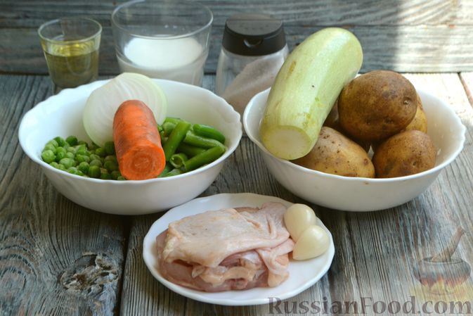 Фото приготовления рецепта: Крем-суп из кабачка, зеленого горошка и стручковой фасоли - шаг №1