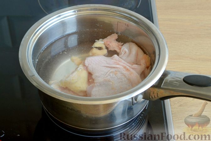 Фото приготовления рецепта: Крем-суп из кабачка, зеленого горошка и стручковой фасоли - шаг №2